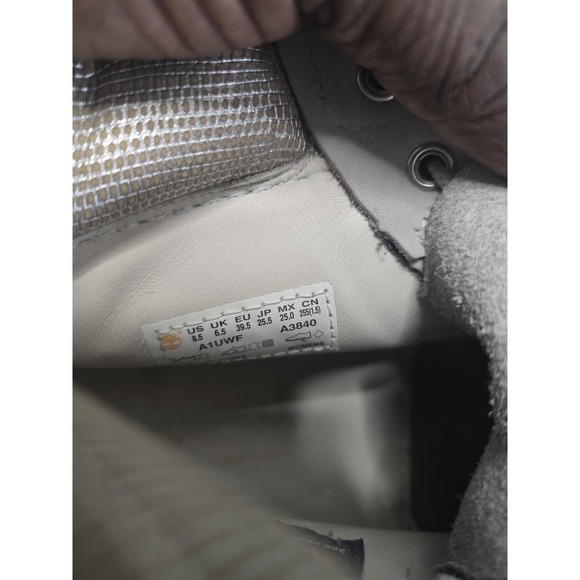 Women Timberland Boots - Picture 9 of 9